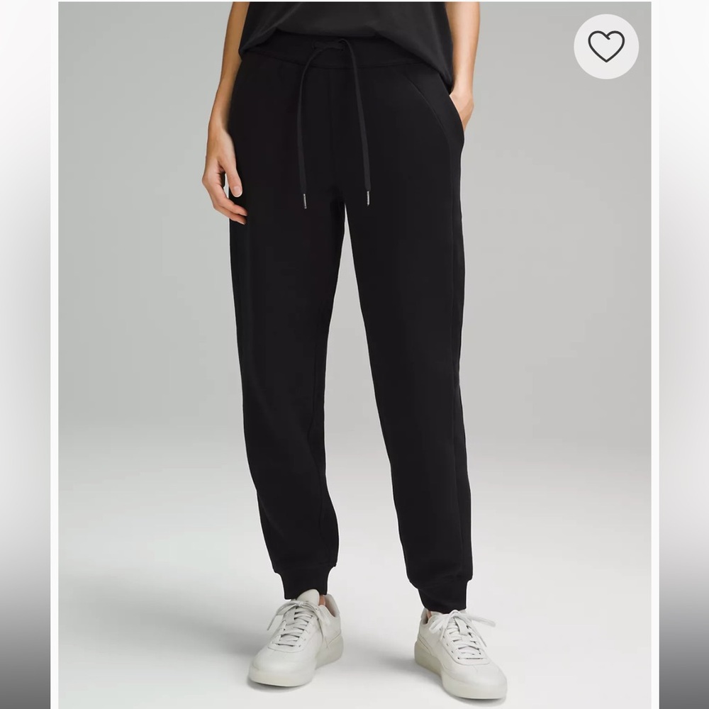 Lululemon Scuba High-Rise Jogger
Full Length